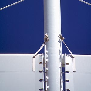 Mástil de la Estructura tensada del parque temático Terra mítica