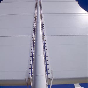 Vela hecha en estructura tensada del parque temático Terra Mítica