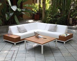 Sofa y mesilla para exterior