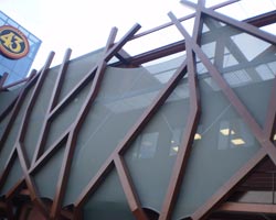 Toldo exterior semitransparente reforzado
