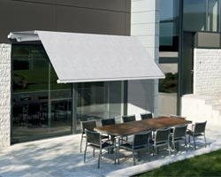 Toldo blanco para terraza de particular