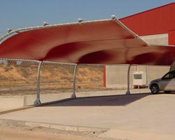 Estructura de parking roja