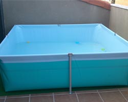 Piscina desmontable cuadrada para terraza