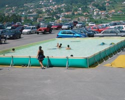 Piscina desmontable en parking