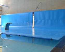 Doble cobertor en piscina interior