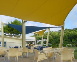 Toldo multicolor restaurante can huguet